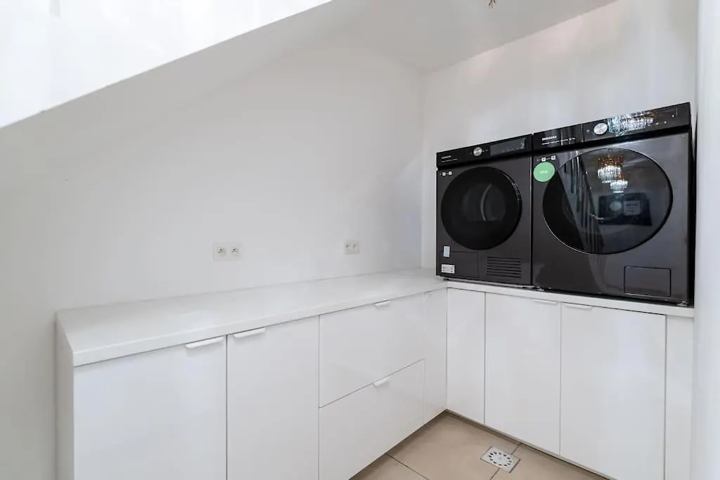 Luxueux Appartement 5 Chambre-Verifiez Le Numero Sur Les Images Brussels